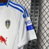 camiseta-primera-equipacion-leeds-united-2024-2025-puño-izquierdo
