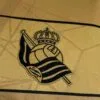 camiseta-real-sociedad-segunda-equipacion-2024-2025-escudo