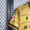 camiseta-real-sociedad-segunda-equipacion-2024-2025-puño-derecho