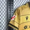 camiseta-real-sociedad-segunda-equipacion-2024-2025-puño-derecho