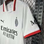 camiseta-segunda-equipacion-AC-milan-2024-2025-puño-izquierdo