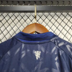 conjunto-niño-manchester-united-2024-2025-dorsal-trasero