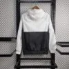Alternative view of Cortavientos Manchester United Blanco Negro 2024-2025