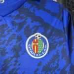 Camiseta-Getafe-cf-primera-equipacion-2024-2025-escudo