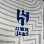 Camiseta-al-hilal-segunda-equipacion-2024-2025-escudo