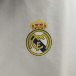 Cortaviento Reversible Real Madrid Celeste-Blanco 2024-2025 logo