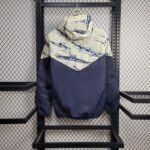 Cortavientos-real-madrid-azul-oscuro-blanco-2024-2025-parte-trasera