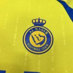 camiseta-al-nassr-primera-equipacion-2024-2025-escudo