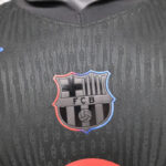camiseta-fc-barcelona-manga-larga-segunda-equipacion-2024-2025-escudo