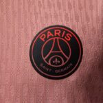 camiseta-psg-tercera-equipacion-2024-2025-escudo