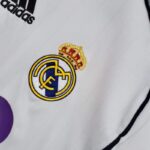 camiseta-real-madrid-retro-manga-larga-primera-equipacion-2006-2007-escudo