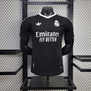 camiseta-real-madrid-version-jugador-portero-negro-2024-2025