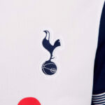 camiseta-tottenham-primera-equipacion-mujer-2024-2025-escudo