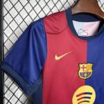 conjunto-niño-barcelona-primera-equipacion-2024-2025-puño-derecho}