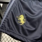 conjunto-niño-juventus-tercera-equipacion-2024-2025-escudo