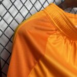 pantalon-corto-real-madrid-segunda-equipacion-2024-2025-lado-izquierdo