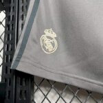 pantalon-corto-real-madrid-tercera-equipacion-2024-2025-escudo