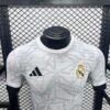 Camiseta Real Madrid Versión Jugador 2024-2025 pecho