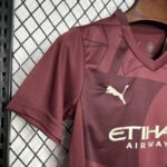 Conjunto Niño Manchester City Tercera Equipacion 2024-2025 puño