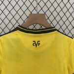 Conjunto Niño Villareal FC Primera Equipacion 2024-2025 cuello
