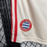 Pantalón Corto Bayern Múnich Segunda Equipacion 2024-2025 logo