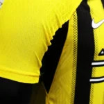 camiseta-Al-Ittihad-primera-equipacion-2024-2025-puño-derecho