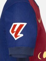 camiseta-barcelona-colplay-primera-equipacion-2024-2025-puño-derecho