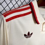 camiseta-bayern-munich-primera-equipacion-2024-2025-puño-derecho