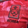 camiseta-corea-del-sur-primera-equipacion-version-jugador-2024-2025-escudo