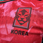 camiseta-corea-del-sur-primera-equipacion-version-jugador-2024-2025-escudo