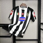 camiseta-juventus-2002-2003-primera-equipacion-lateral