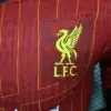 camiseta-liverpool-primera-equipacion-version-jugador-2024-2025-escudo