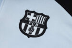 chandal-barcelona-azul-claro-2024-2025-escudo