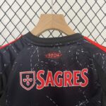 Conjunto Niño Benfica Segunda Equipacion 2024-2025 cuello