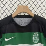 Conjunto Niño Sporting de Lisboa Primera Equipacion 2024-2025 pecho