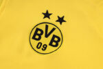 chandal-Borussia-Dortmund-amarillo-2024-2025-escudo