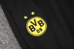 chandal-Borussia-Dortmund-negro-2024-2025-escudo-pantalon