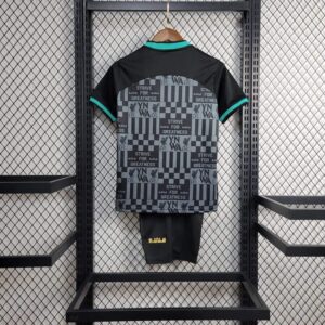 conjunto-niño-liverpool-black-edicion-limitada-2024-2025-parte-trasera
