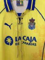 Camiseta retro Las Palmas primera equipacion 1997-1998 cuello.