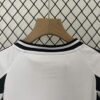 Conjunto Juventus primera equipacion 2024-2025 cuello anterior