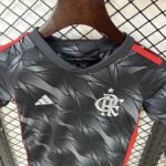 Conjunto Niño Flamengo Tercera Equipacion 2024-2025 pecho