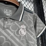 Conjunto Niño Real Madrid Tercera Equipacion 2024-2025 logo