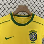 Conjunto retro niño Brasil primera equipacion 1998 cuello