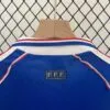 Conjunto retro niño Francia primera equipacion 1998 cuello anterior