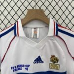 Conjunto retro niño Francia segunda equipacion 1998 cuello