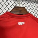 Camiseta Nottingham Forest Primera Equipacion 2024-2025 cuello anterior