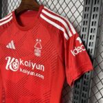Camiseta Nottingham Forest Primera Equipacion 2024-2025 hombro