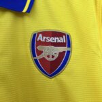 Camiseta Retro Arsenal Amarillo segunda equipacion 2013-2014 escudo