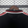 Camiseta Retro Manchester United Negro 1998-1999 cuello anterior