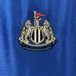 Camiseta Retro Newcastle Segunda equipacion 1998-1999 escudo